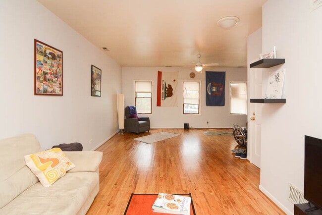 1350 W Hubbard St, Unit J01P