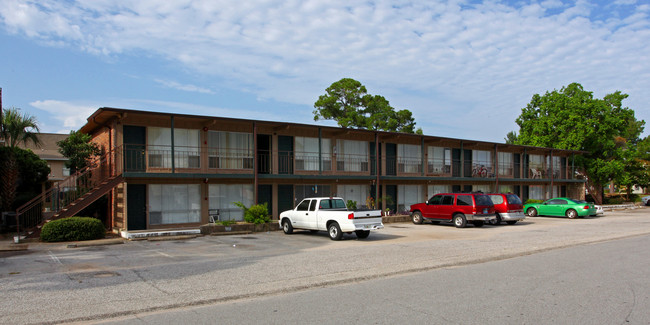 Captain's Quarters Apartments