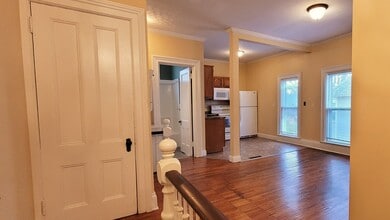 114 Elm St, Unit B in Elmira, NY - Foto de edificio - Building Photo