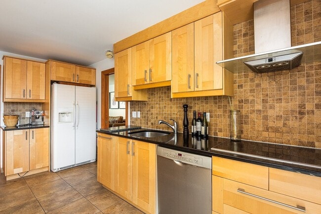 property at 1500 Ave des Pins Ouest