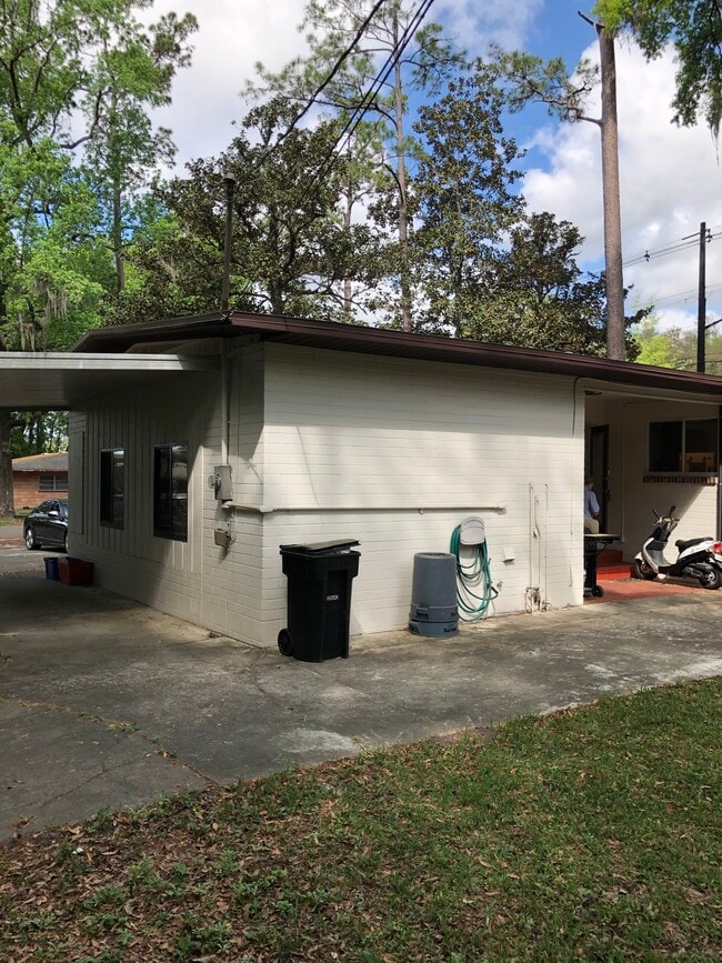 3125 W University Ave in Gainesville, FL - Foto de edificio - Building Photo
