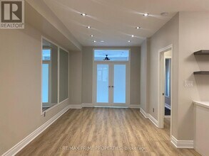 2929 Bur Oak Ave in Markham, ON - Building Photo - Building Photo