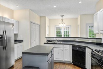 5811 STEPHENS OAK Ct in Sugar Hill, GA - Building Photo - Building Photo
