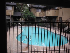 Chalmette Garden in Fresno, CA - Foto de edificio - Building Photo