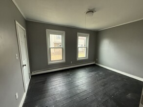 91 Grove St, Unit First floor in Haverhill, MA - Foto de edificio - Building Photo