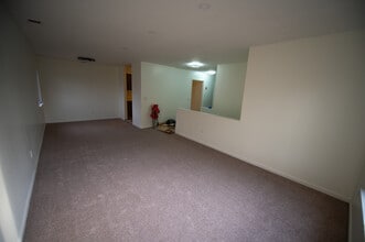 3107 Pine Cone Ct, Unit 3107 in Poughkeepsie, NY - Foto de edificio - Building Photo