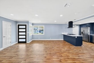 2381 N Bellflower Blvd in Long Beach, CA - Building Photo - Building Photo