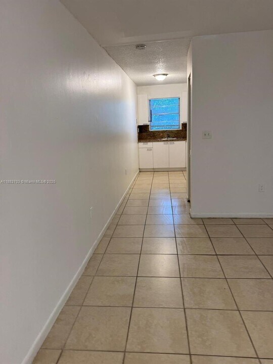 2401 Van Buren St in Hollywood, FL - Foto de edificio