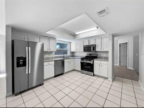 831 Haulover Dr in Altamonte Springs, FL - Foto de edificio - Building Photo