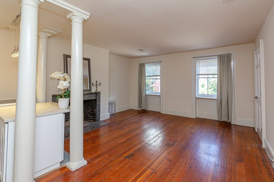 706 S Washington Square in Philadelphia, PA - Building Photo