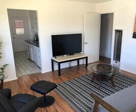 4019 1/2 McLaughlin Ave in Los Angeles, CA - Foto de edificio - Building Photo