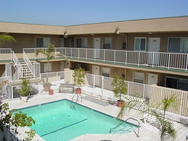 11255 Huston St in Los Angeles, CA - Building Photo - Building Photo
