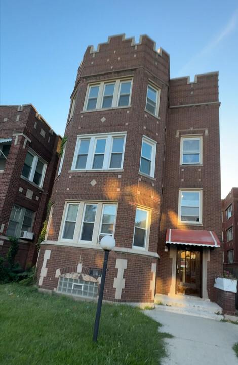 7940 S St Lawrence Ave in Chicago, IL - Building Photo