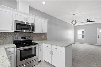 400 S Retama Ln, Unit 4 in Weslaco, TX - Building Photo - Building Photo