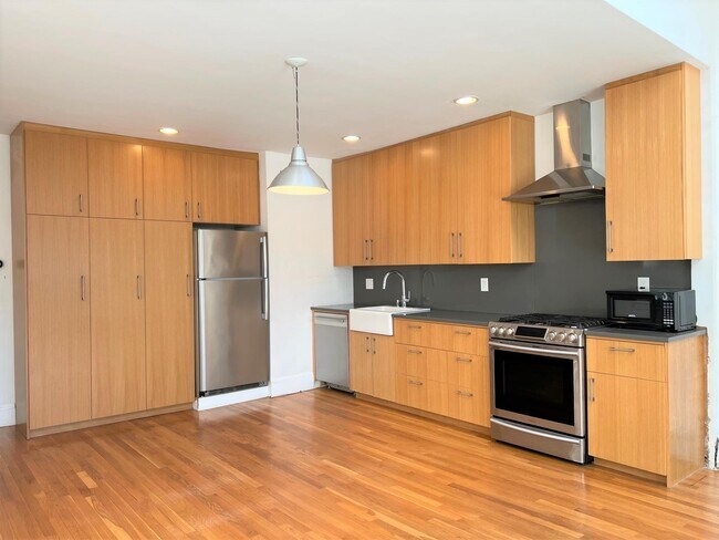 218 Harvard St, Unit 1 in Cambridge, MA - Building Photo - Building Photo