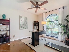 2313 Kings Lake Blvd in Naples, FL - Foto de edificio - Building Photo