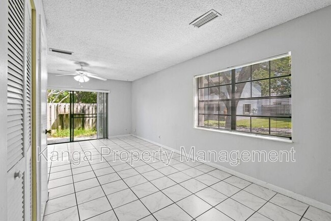 408 N Cypress Dr in Tequesta, FL - Building Photo - Building Photo