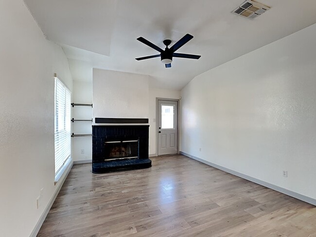 10304 Blackjack Oaks Dr in Dallas, TX - Building Photo - Building Photo