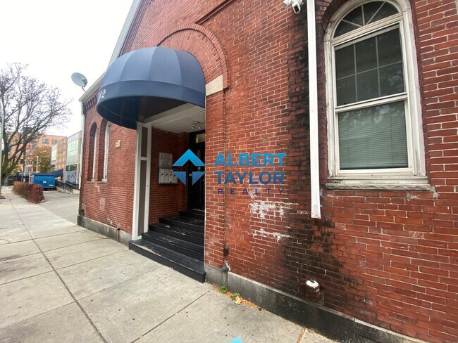 712 Shawmut Ave, Unit 1R in Boston, MA - Foto de edificio - Building Photo