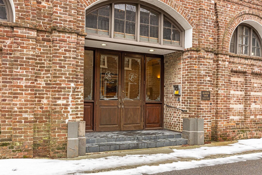 3 Queen St in Charleston, SC - Building Photo