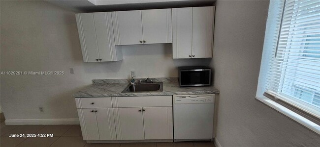 9800 E Bay Harbor Dr in Bay Harbor Islands, FL - Building Photo - Building Photo