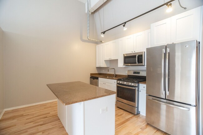 2000 S Michigan Ave in Chicago, IL - Building Photo - Building Photo