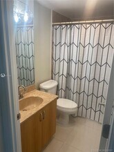 7501 E Treasure Dr-Unit -2M in North Bay Village, FL - Building Photo - Building Photo