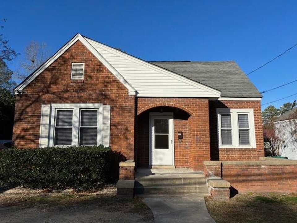 1705 N Pine St in Lumberton, NC - Building Photo