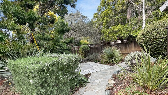 5556 Griffin St in Oakland, CA - Building Photo - Building Photo