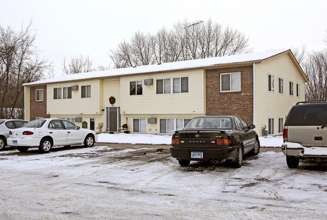 9080 Rebecca Park Trl in Rockford, MN - Foto de edificio - Building Photo