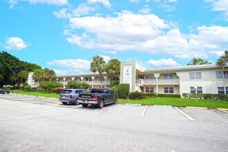 2805 Victoria Way in Coconut Creek, FL - Building Photo - Building Photo