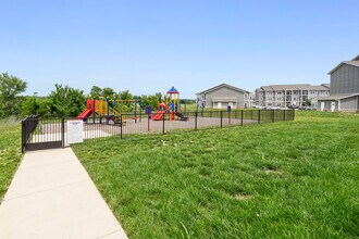 Union at the Loop in Lawrence, KS - Foto de edificio - Building Photo