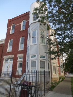 2021 N Campbell Ave in Chicago, IL - Foto de edificio