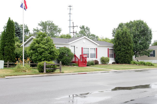 Byron Center Mobile Village in Byron Center, MI - Foto de edificio - Building Photo