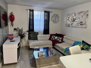 652 NW 3rd St in Miami, FL - Building Photo - Building Photo