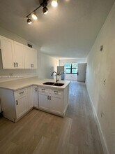 6170 SW 62nd Terrace in South Miami, FL - Building Photo - Building Photo