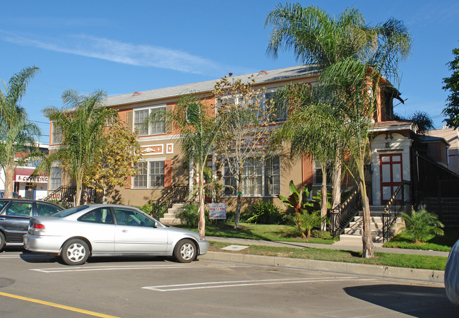 314 S Cloverdale Ave in Los Angeles, CA - Foto de edificio - Building Photo