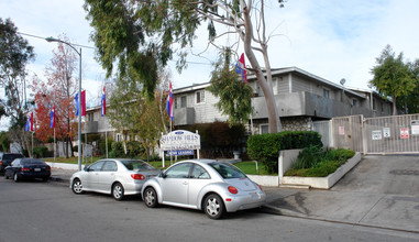 Shadow Hills in Pacoima, CA - Foto de edificio - Building Photo