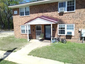 1708 Newark Ave in Fayetteville, NC - Building Photo - Building Photo