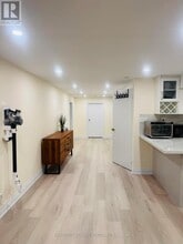 168 Timpson Dr in Aurora, ON - Building Photo - Building Photo