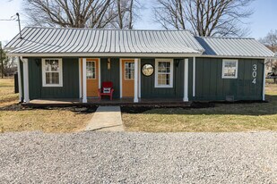 304 Quigley St in Cave City, KY - Building Photo