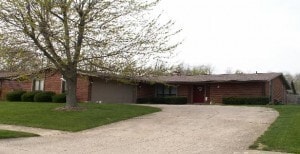 765 S Willow Glen Ave in Tipp City, OH - Foto de edificio