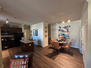 1811 Medical Pkwy in San Marcos, TX - Foto de edificio - Building Photo