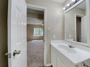 8527 Woodland Willows Dr in Houston, TX - Building Photo - Building Photo