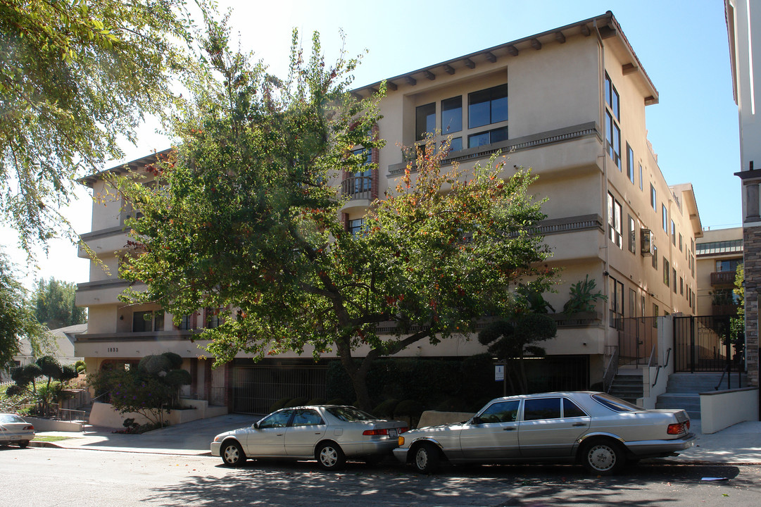 1833 Fairburn Ave in Los Angeles, CA - Building Photo