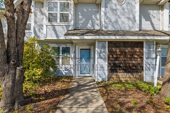 7302 W Douglas Ave in Wichita, KS - Building Photo - Building Photo