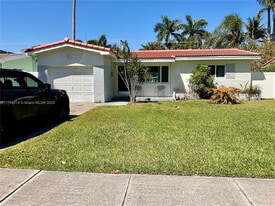 1443 Harding St in Hollywood, FL - Building Photo