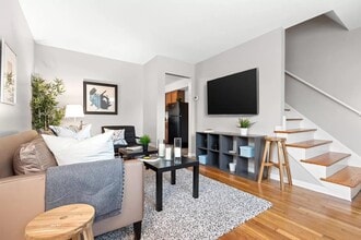 Coves at Columbus on Arborwood Drive in Columbus, OH - Foto de edificio - Building Photo