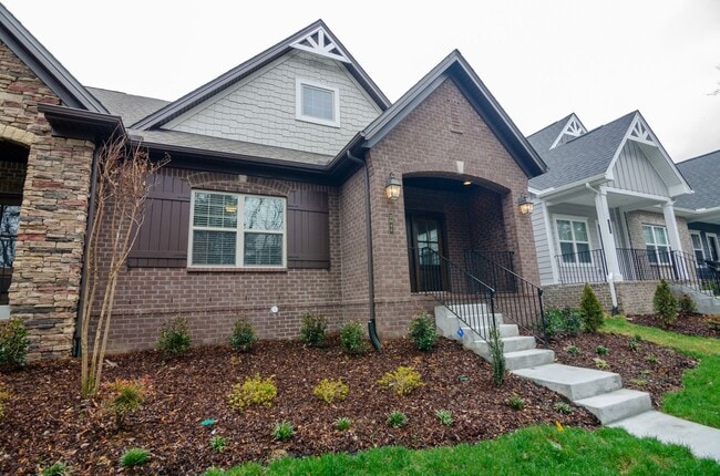 2045 Moultrie Cir in Franklin, TN - Building Photo - Building Photo