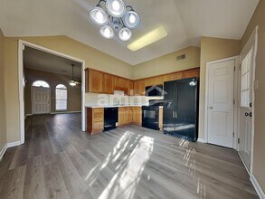 1326 Siskin Dr in Cordova, TN - Foto de edificio - Building Photo